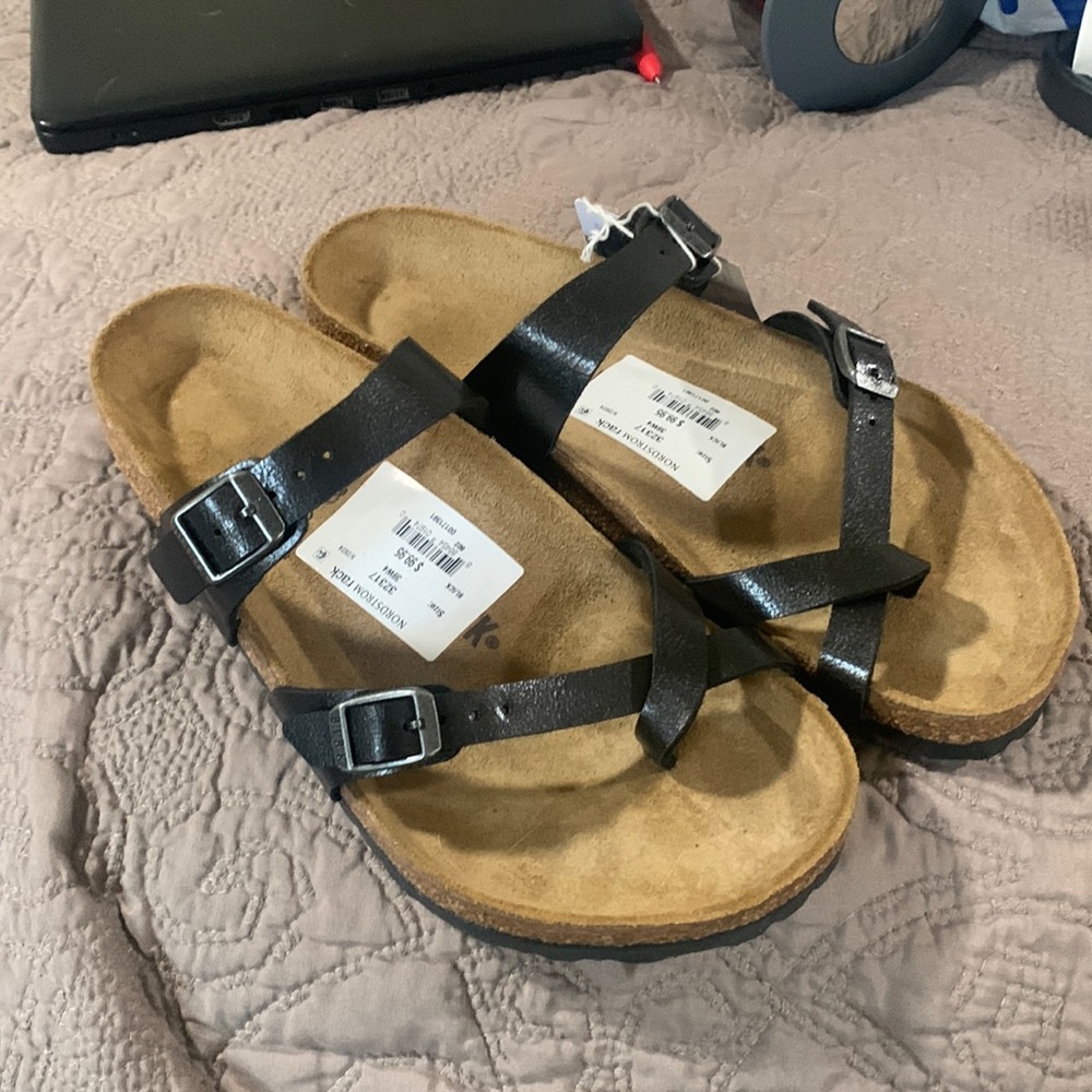 NWT Birkenstock size 39 (8) black